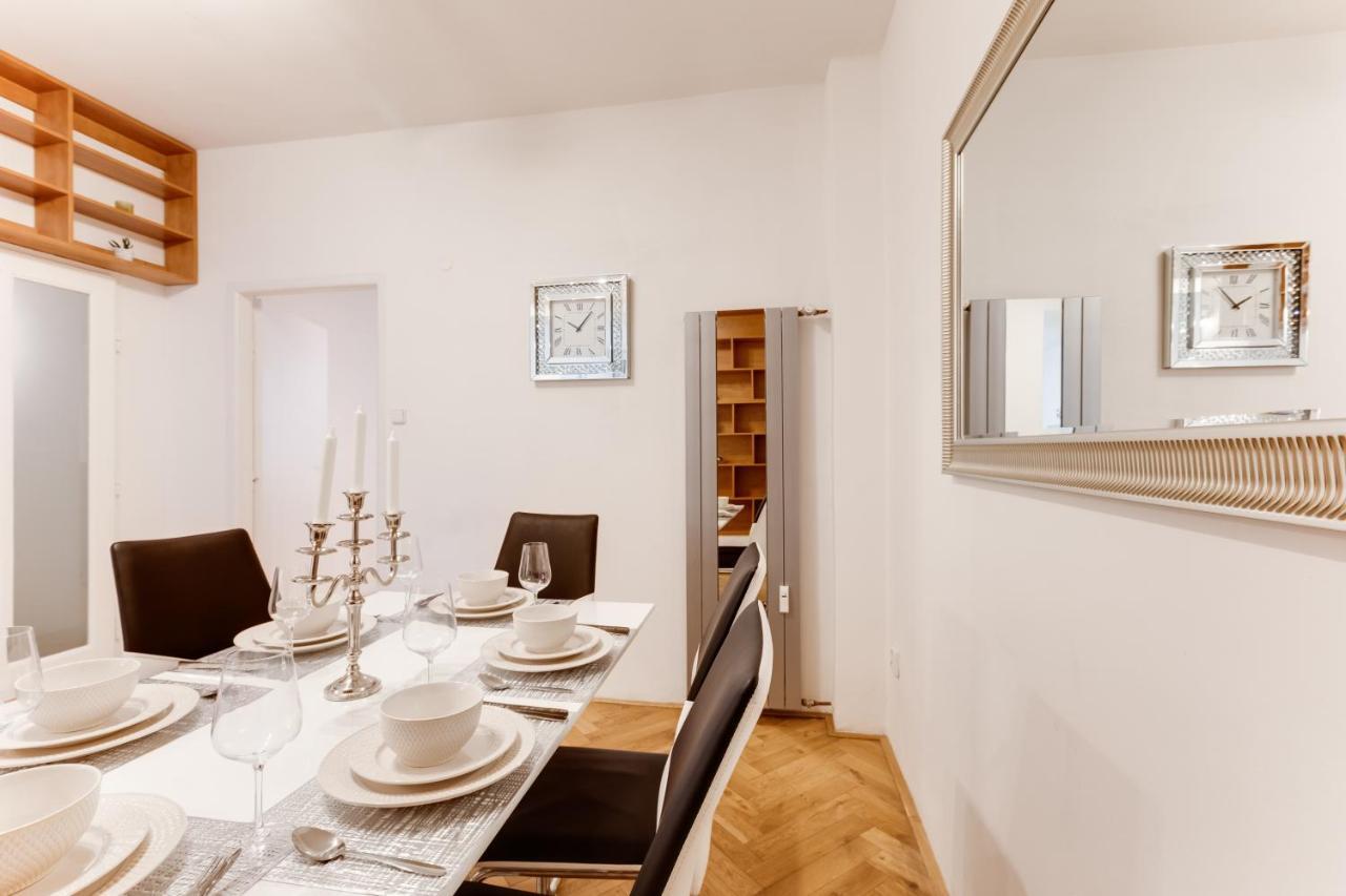 Exclusive Riverside Apartment In The Heart Of Prague Exterior photo