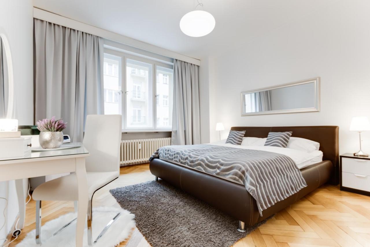 Exclusive Riverside Apartment In The Heart Of Prague Exterior photo