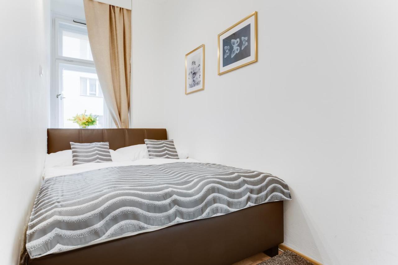 Exclusive Riverside Apartment In The Heart Of Prague Exterior photo