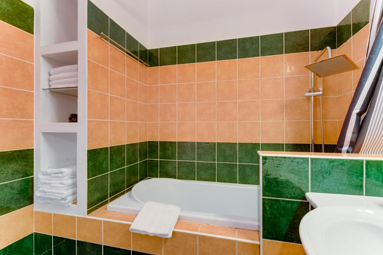 Exclusive Riverside Apartment In The Heart Of Prague Exterior photo
