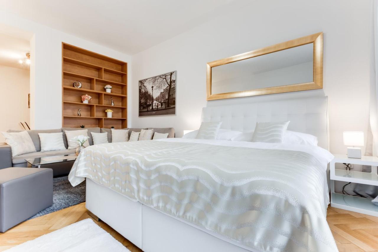Exclusive Riverside Apartment In The Heart Of Prague Exterior photo