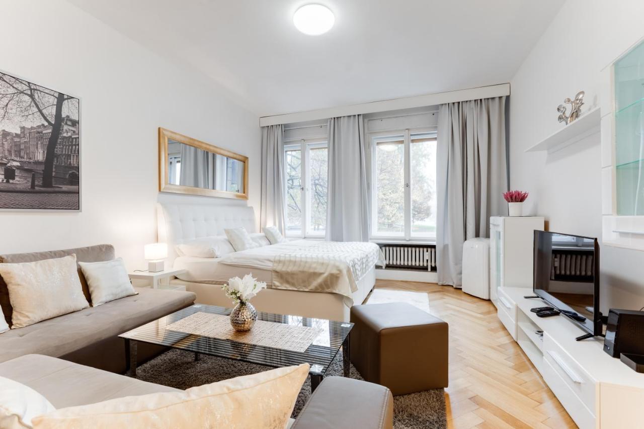 Exclusive Riverside Apartment In The Heart Of Prague Exterior photo